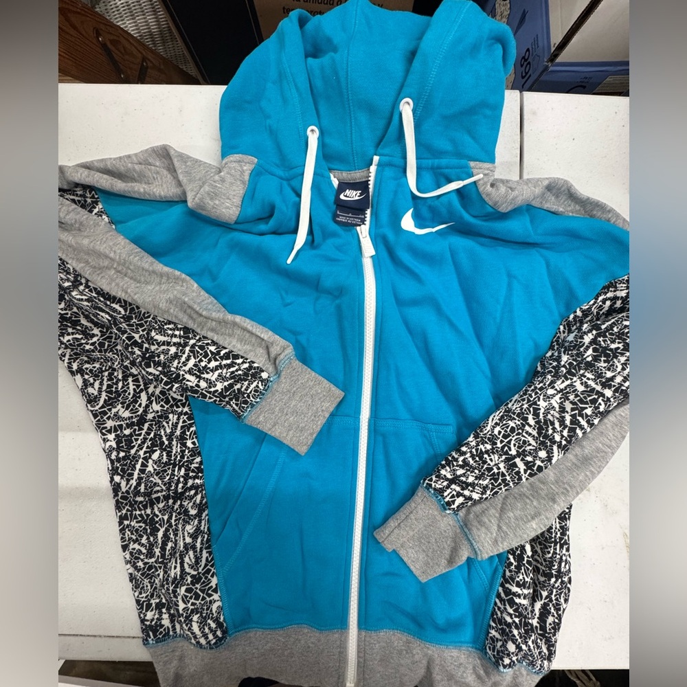 Women’s Nike hoodie - size small